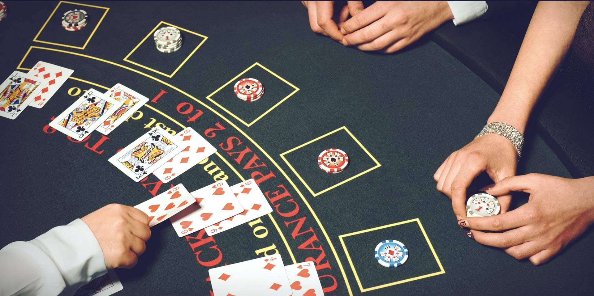 Poker VS Blackjack : quel est le meilleur jeu d’argent dans un casino en ligne !